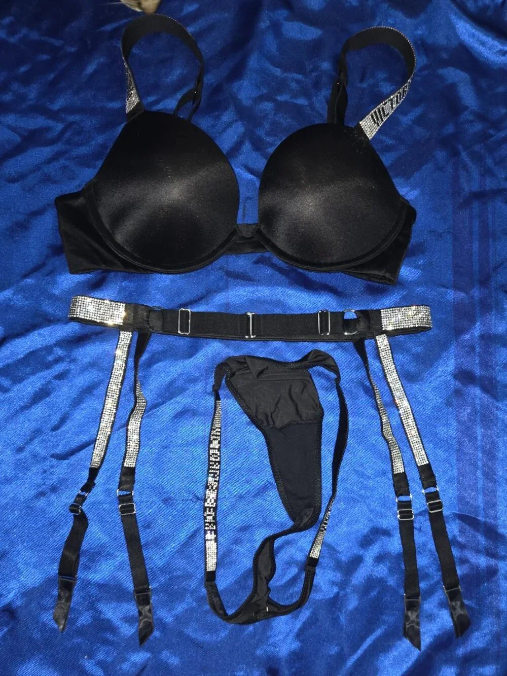 Victoria’s Secret Very Sexy 3 Piece Shine Strap Push Up Bra Thong Garter Set 32C